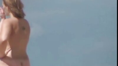 Lesbietės mėgsta trise ir dejuoja iš malonių pojūčių.