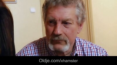 Plikas aukštas vyras sultingas pakliuvom brandaus analinio, ir baigė ant jos veido.