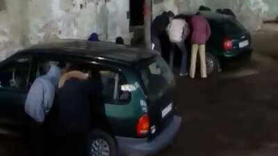 Graži blondinė buvo prispausta prie stiklo ir stovėdama gerai pakliuvo.
