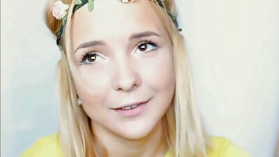 Graži analinė pornografija kumštelėjusi blondinė su mergina lesbiete.