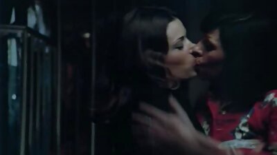 Plika lesbietė dulkinasi su švelnia mergina. Pornografinis vaizdo įrašas su Riley Nixon, Giselle Palmer.